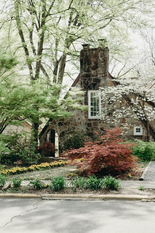 The Woodlawn Tudor Hot Springs Exterior photo